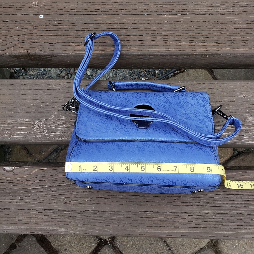 Blue purse with lace look print - Picture 10 of 10